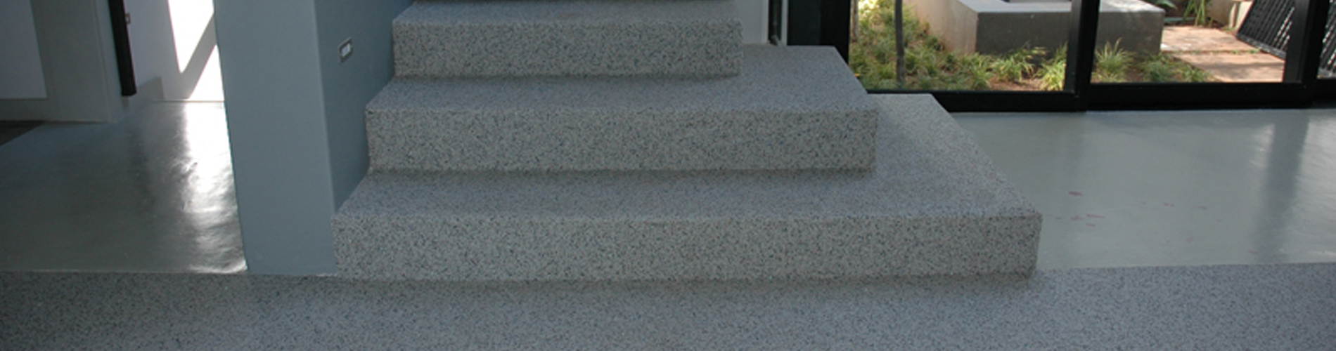 Resin-bonded pebble paving